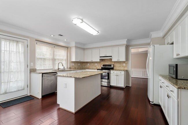 Building Photo - Spacious 4-Bedroom Two-Story Home in Dunwo...