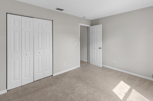 Building Photo - 173 SW Ray Ave