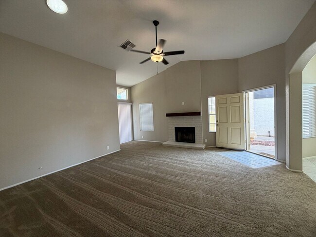 Building Photo - 3bed 2 bath Arrowhead Ranch Home
