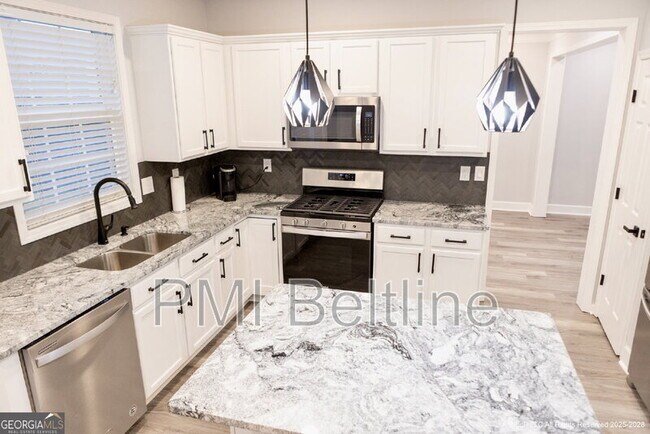 Building Photo - 4644 Creekside Cove