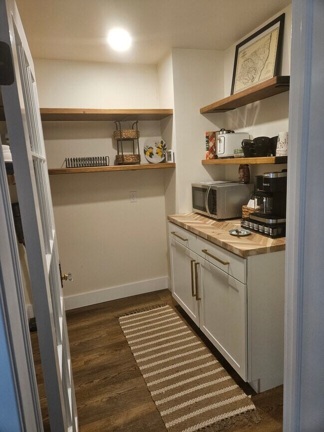 Building Photo - 16 N Washington St