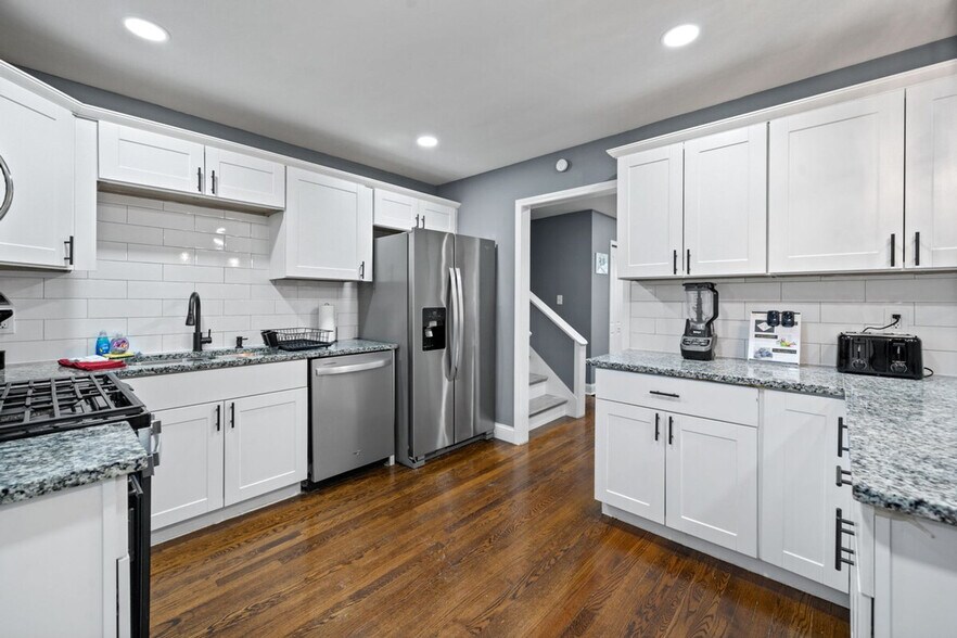 Building Photo - 3729 W 75th Ave