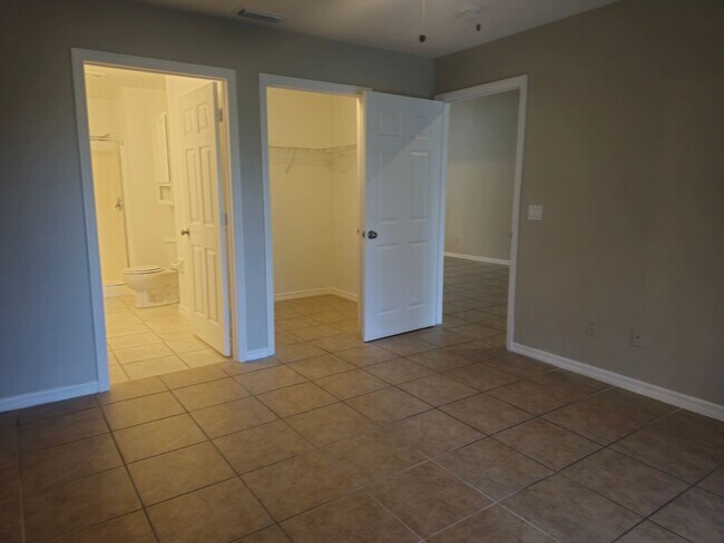 Building Photo - 2 bed 2 bath
