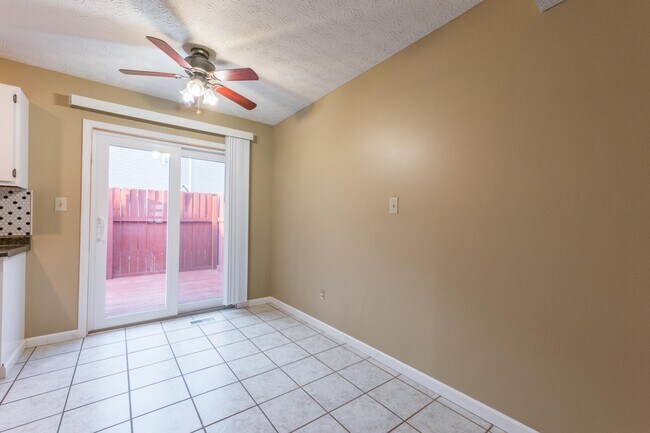 Building Photo - 867 Sheldrake Ct