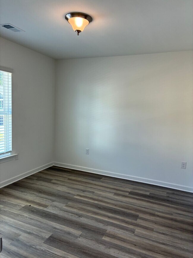 Building Photo - BRAND NEW SINGLE FAMILY HOME IN LOGANVILLE