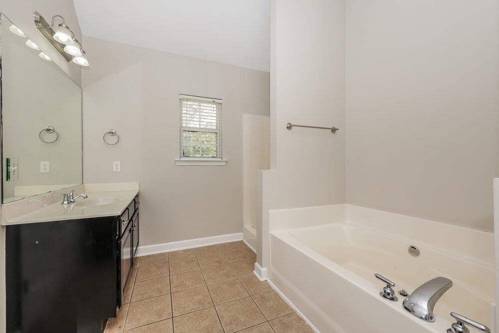 Building Photo - 237 Titans Cir