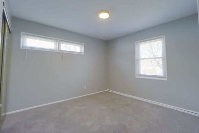 Building Photo - Spacious & Stylish 4-Bedroom Home