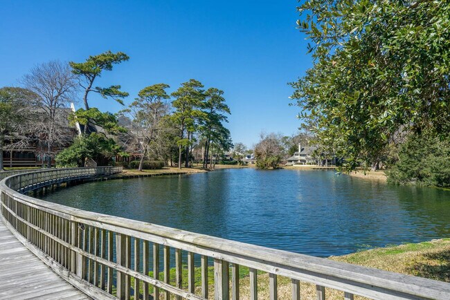 Building Photo - 301 Myrtlewood Ct