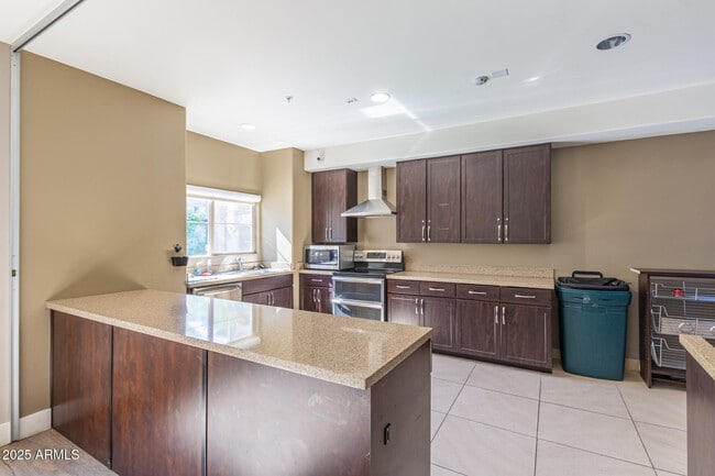 Building Photo - 5450 E Deer Valley Dr