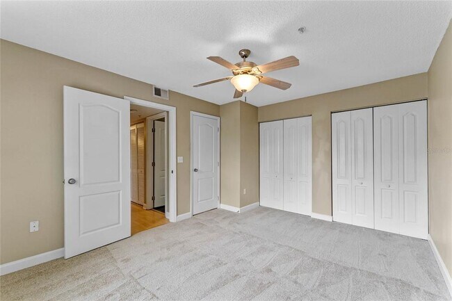 Building Photo - 2025 Dixie Belle Dr