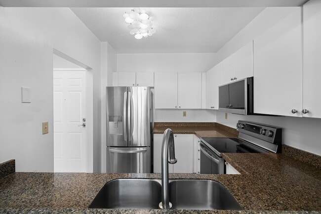 Building Photo - 3020 NE 32nd Ave