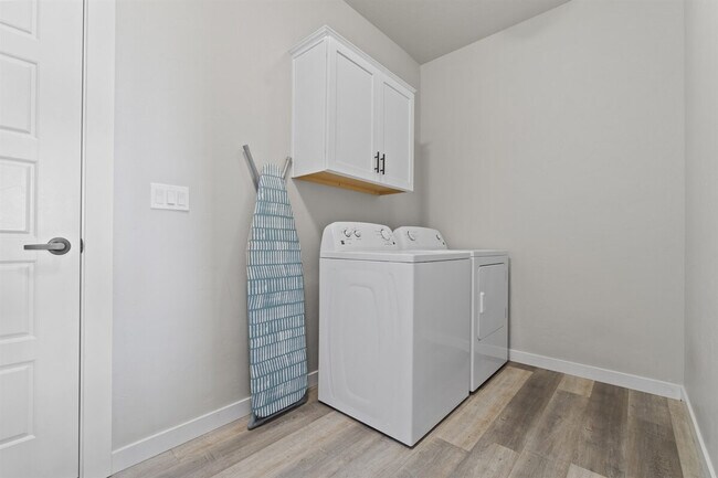 Building Photo - 8311 E Stone Valley St