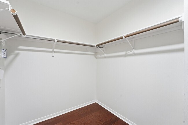 Building Photo - 18385 Ten Oaks Ct