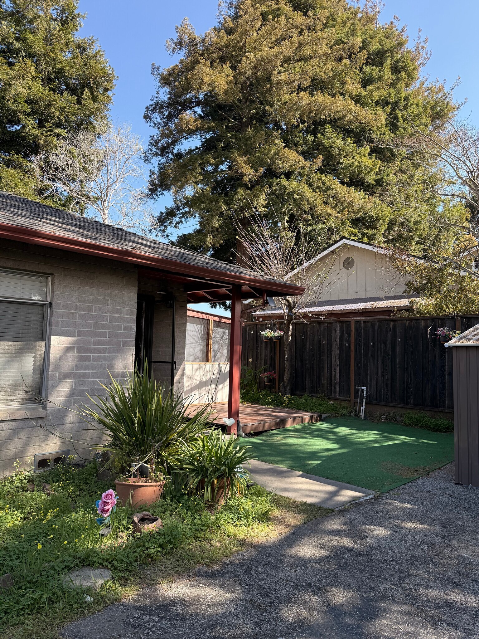 Building Photo - 1332 Thompson Ave