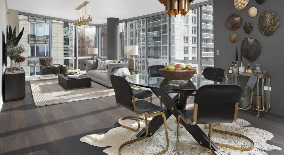 Building Photo - 912 N State St