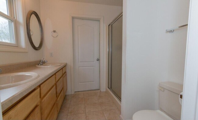 Building Photo - 14 Rowland St