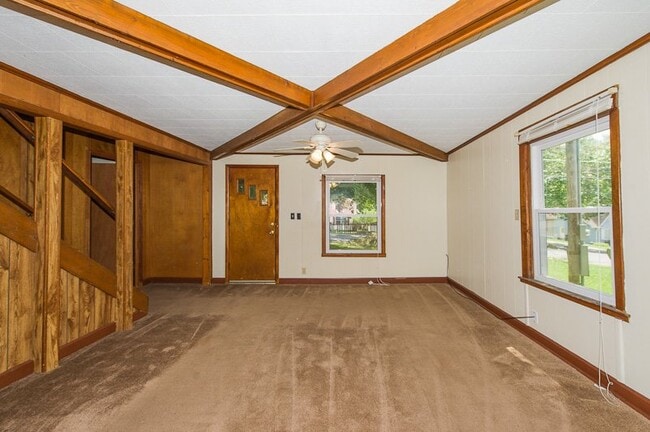 Building Photo - For Rent: 3 bedroom, 1 bath house