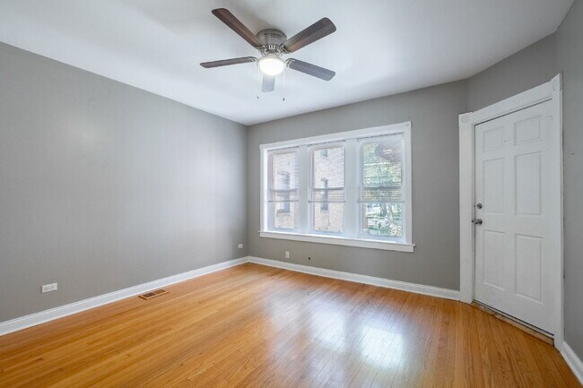 Building Photo - Spacious 3-Bedroom, 2-Bathroom Duplex in Avondale
