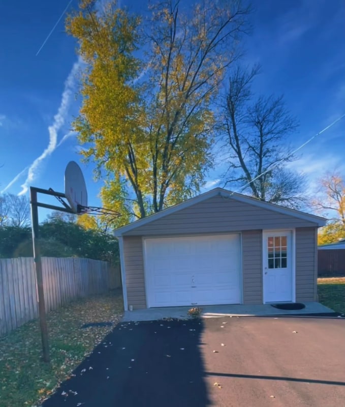 Building Photo - 5406 Sir Barton Rd