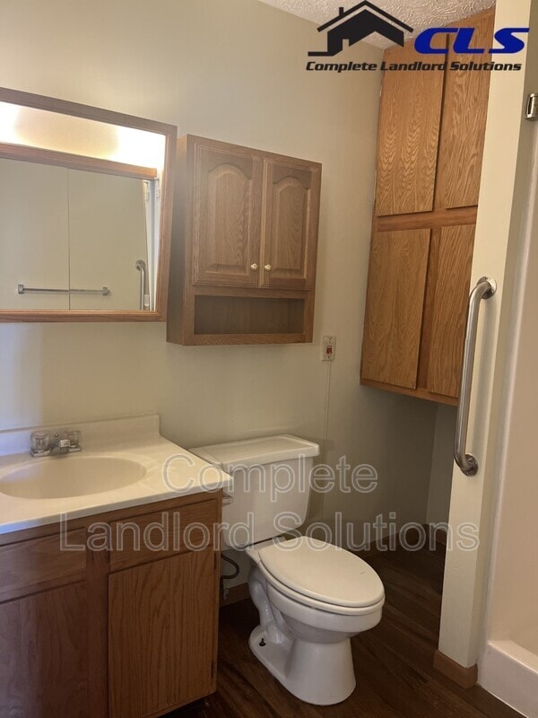 Building Photo - 550 College Ave