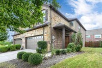Building Photo - 875 Vaquero St