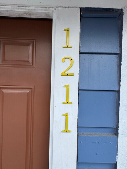 Building Photo - 1211 E 18th Ave