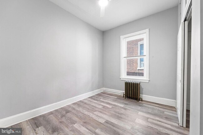 Building Photo - 246 W Abbottsford Ave