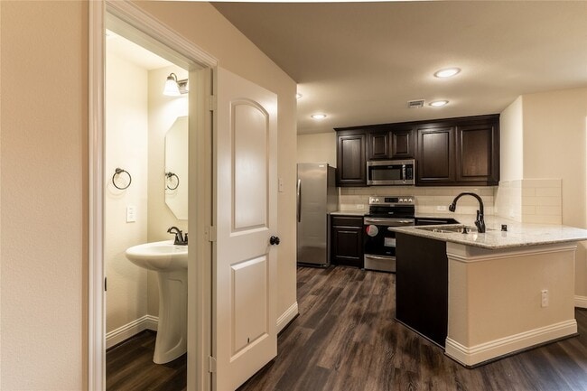 Building Photo - 6814 Topaz Dr