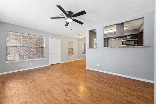 Building Photo - 6401 Skyline Dr