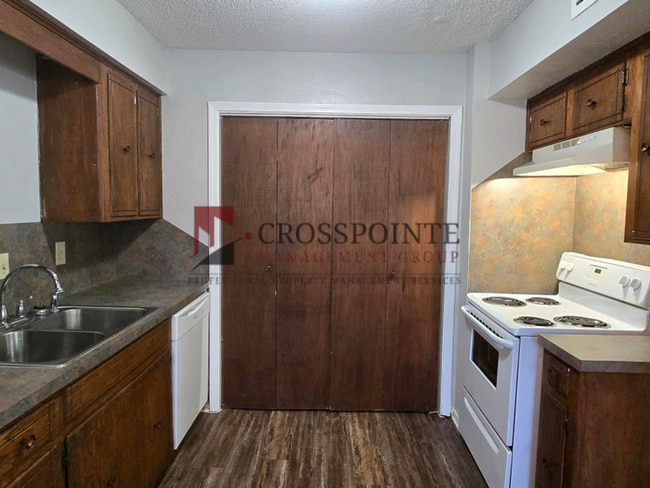 Building Photo - Almost Ready! 2 Bedroom 1 Bath Townhome in White Oak!