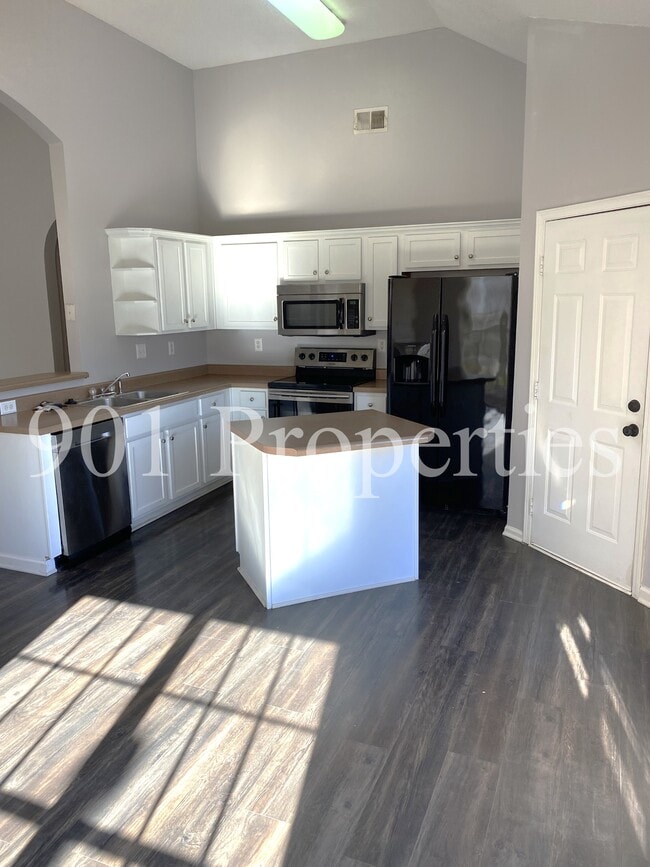 Building Photo - 1120 Averett Ln