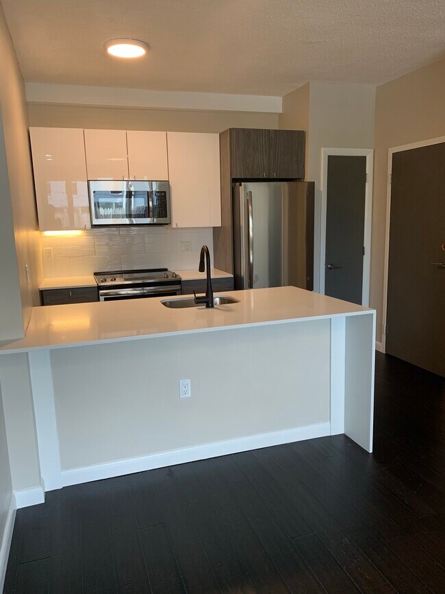 Building Photo - 33 Evergreen St