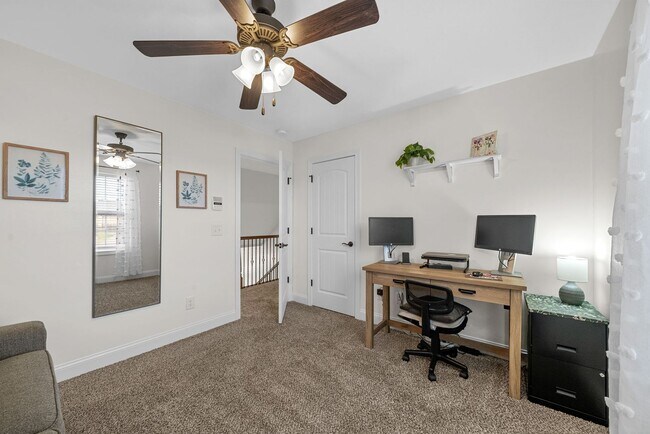 Building Photo - Pet Friendly Four Bedroom with Bonus!