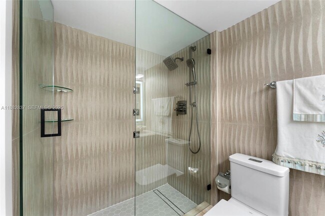 Building Photo - 5900 Collins Ave