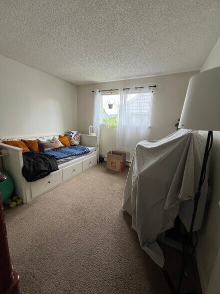 Building Photo - 4925 SE 71st Ave