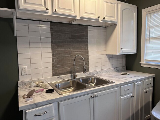 Building Photo - 3736 Donna Dr