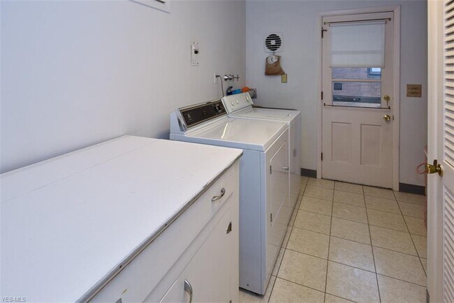 Building Photo - 24735 Twickenham Dr