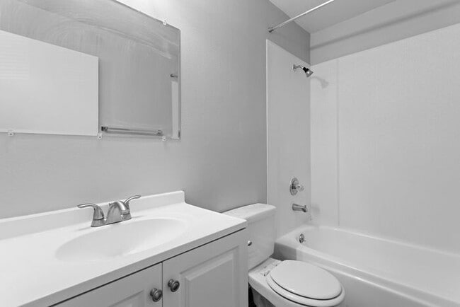 Building Photo - Spacious 2 bedroom apartment! $500 VISA GI...