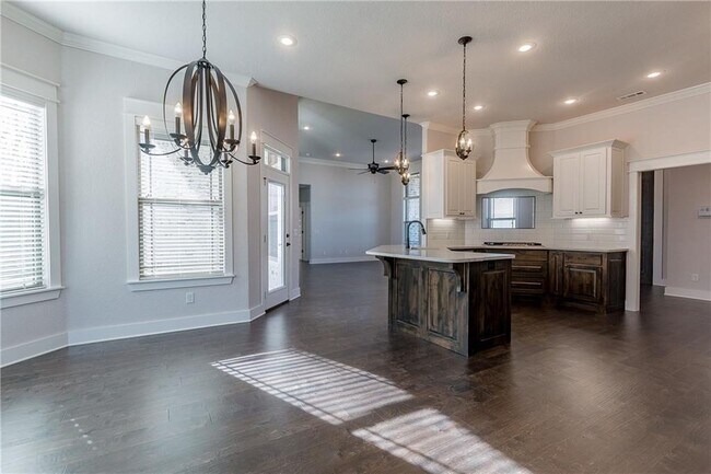 Building Photo - 489 E Ozark View Drive