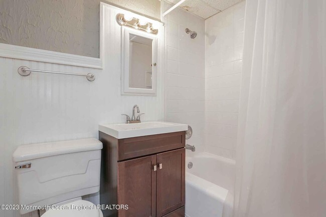 Building Photo - 21 Leroy Pl