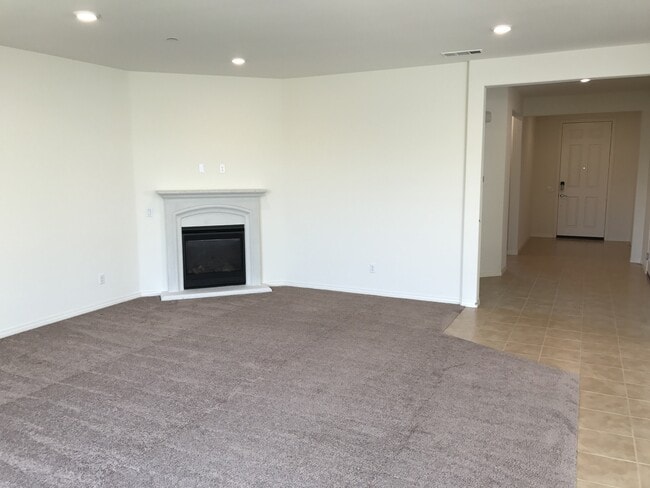 Building Photo - 5 bed home in RiverBend community, Eastval...