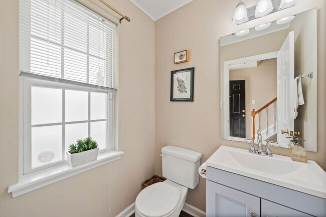 Building Photo - 2 Bd/2.5 Ba Home w/ Fenced Yard w/i Minutes of Downtown Durham!