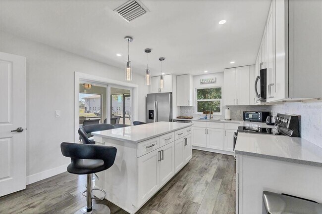Building Photo - 12025 Saragossa Ln