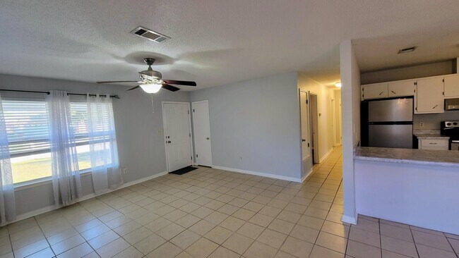 Building Photo - 1223 Redwood Ln