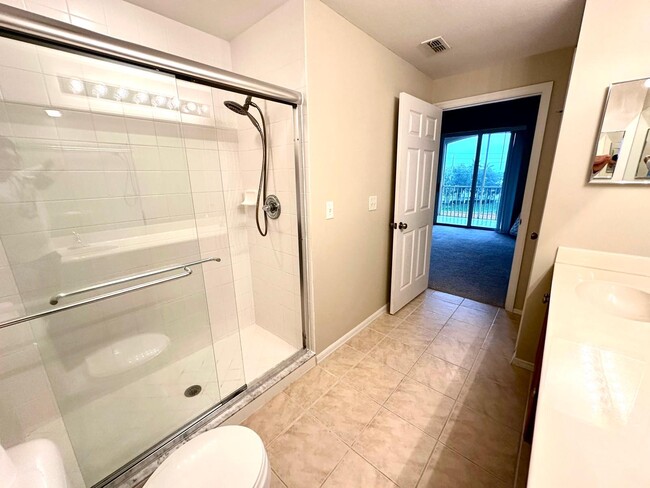 Master bathroom - 9035 Colby Dr