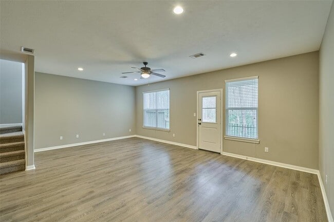 Building Photo - 132 Artesian Way