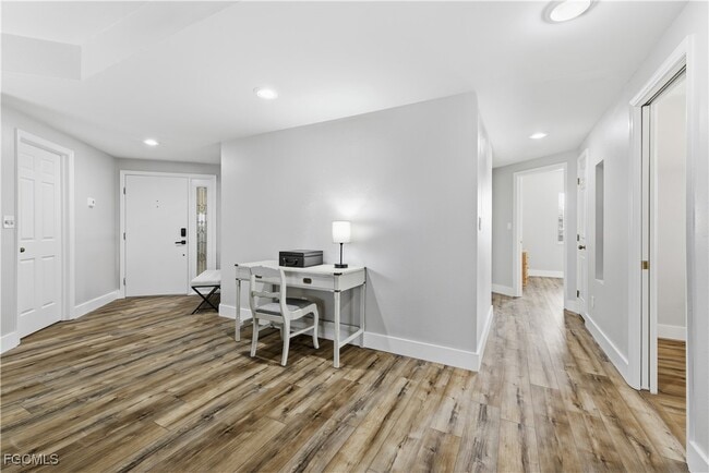 Building Photo - 1925 Clifford St