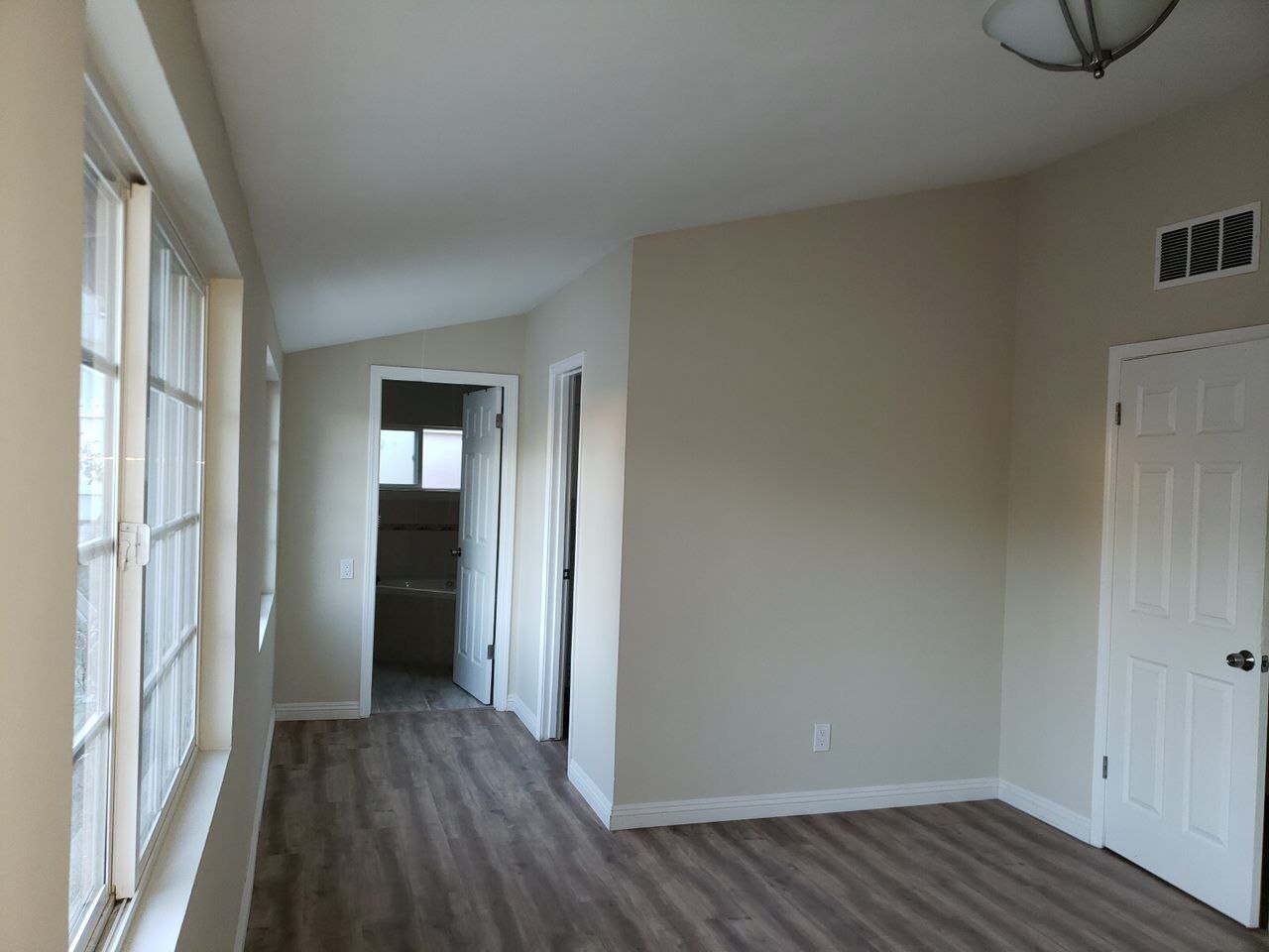 Building Photo - 5853 McDonie Ave