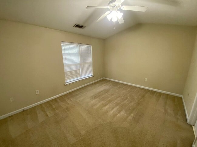 Building Photo - LEASING FOR IMMEDIATE MOVE IN!