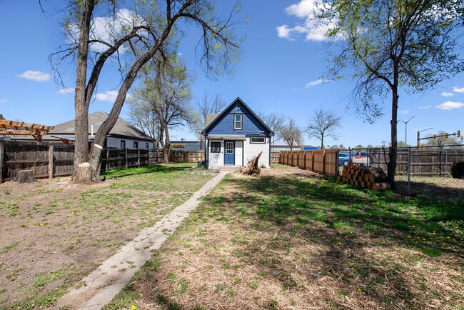 Building Photo - 3 Bedroom Bungalow in Fort Collins